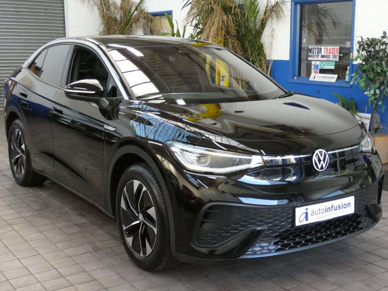 A 2023 VOLKSWAGEN ID.5 Pro 77kWh Style SUV 5dr Electric Auto (174 ps) 1 OWNER SERVICE HISTORY WARR A 2023 VOLKSWAGEN ID.5 Pro 77kWh Style SUV 5dr Electric Auto (174 ps) 1 OWNER SERVICE HISTORY WARR
