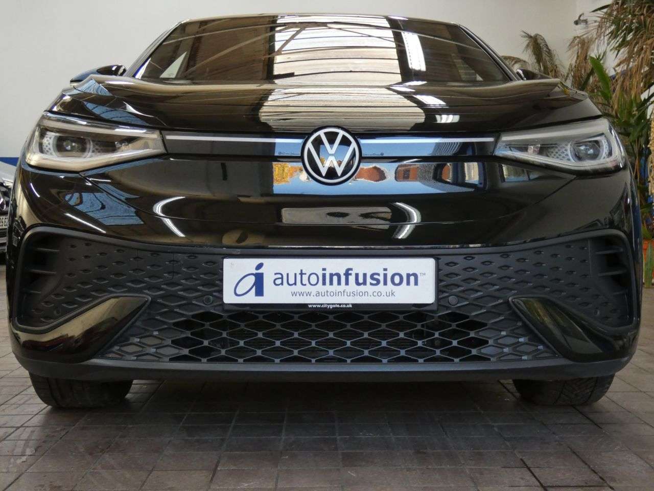 A 2023 VOLKSWAGEN ID.5 Pro 77kWh Style SUV 5dr Electric Auto (174 ps) 1 OWNER SERVICE HISTORY WARR A 2023 VOLKSWAGEN ID.5 Pro 77kWh Style SUV 5dr Electric Auto (174 ps) 1 OWNER SERVICE HISTORY WARR