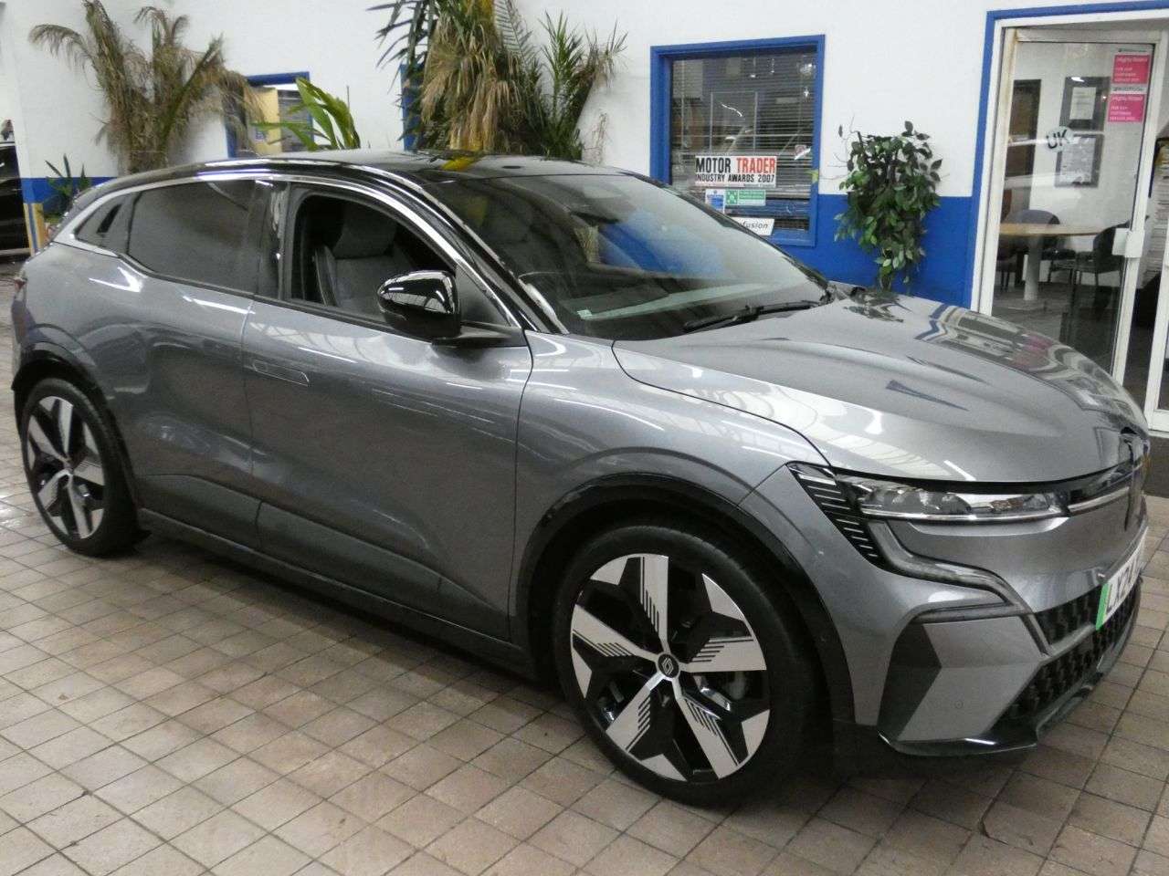 A 2024 RENAULT MEGANE E-TECH 60kWh techno+ Hatchback 5dr Electric Auto (optimum charge) (220 ps) 1 OWNER A 2024 RENAULT MEGANE E-TECH 60kWh techno+ Hatchback 5dr Electric Auto (optimum charge) (220 ps) 1 OWNER