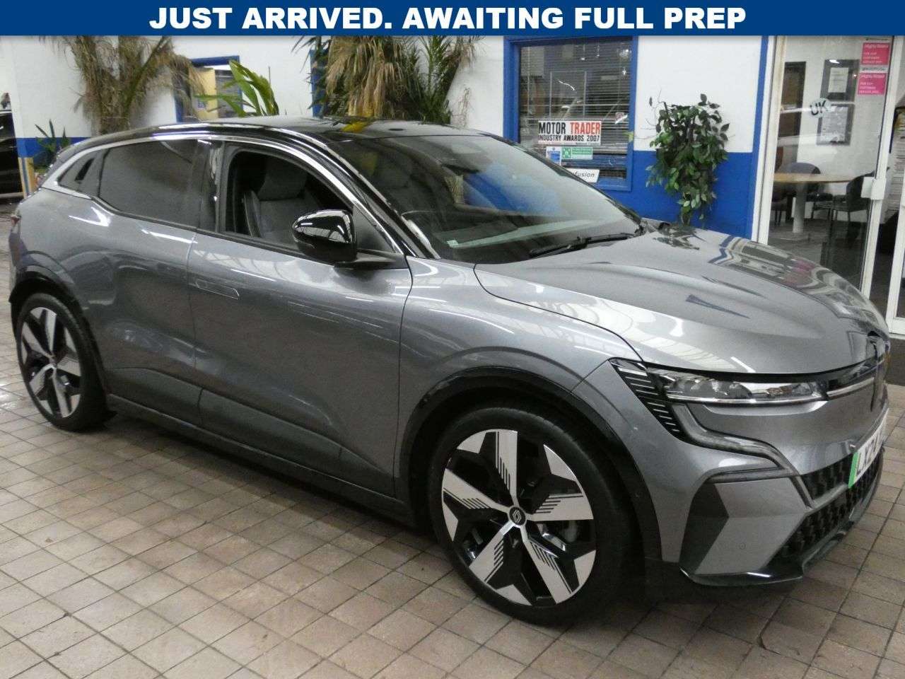 A 2024 RENAULT MEGANE E-TECH 60kWh techno+ Hatchback 5dr Electric Auto (optimum charge) (220 ps) 1 OWNER A 2024 RENAULT MEGANE E-TECH 60kWh techno+ Hatchback 5dr Electric Auto (optimum charge) (220 ps) 1 OWNER