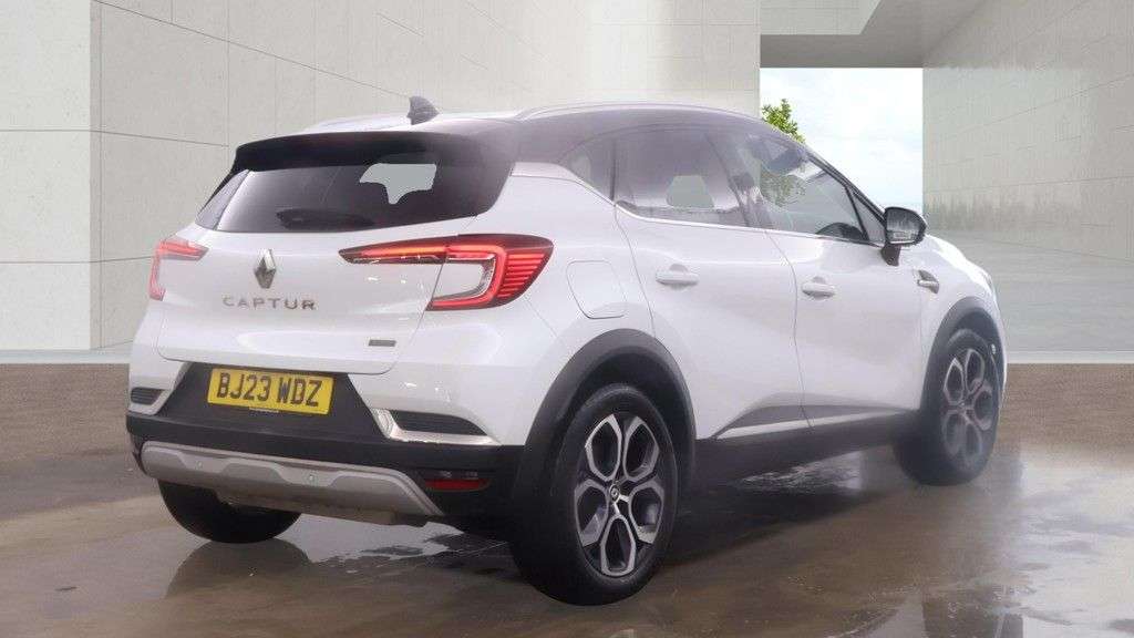A 2023 RENAULT CAPTUR 1.6 E-TECH 9.8kWh techno SUV 5dr Petrol Plug-in Hybrid Auto Euro 6 (s/s) (1 A 2023 RENAULT CAPTUR 1.6 E-TECH 9.8kWh techno SUV 5dr Petrol Plug-in Hybrid Auto Euro 6 (s/s) (1