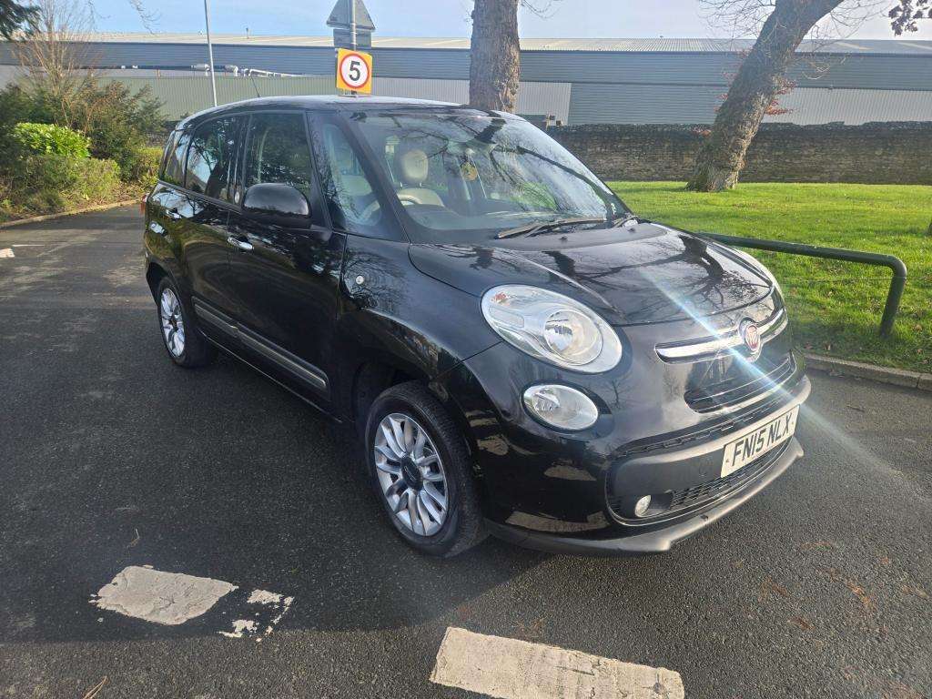 A 2015 FIAT 500L MPW Multijet Lounge A 2015 FIAT 500L MPW Multijet Lounge