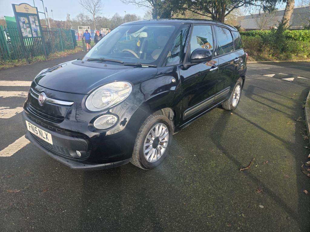 A 2015 FIAT 500L MPW Multijet Lounge A 2015 FIAT 500L MPW Multijet Lounge