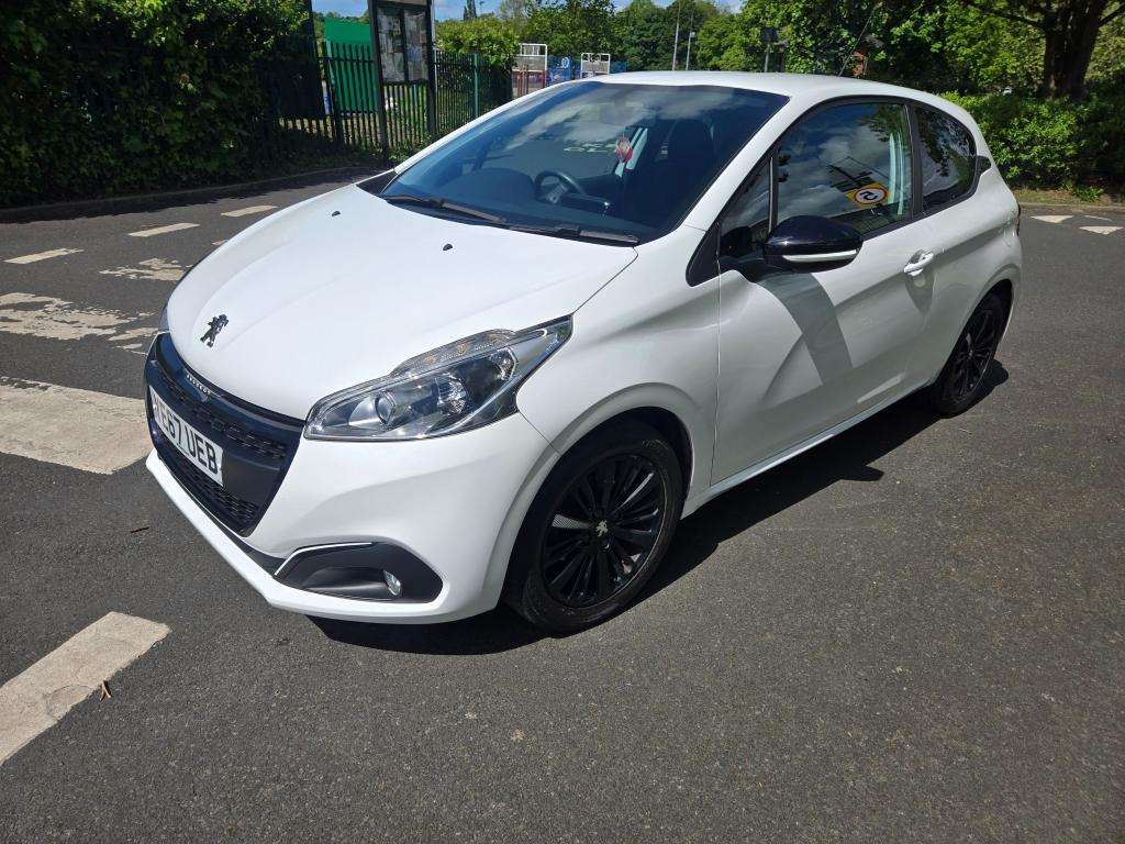 A 2017 PEUGEOT 208 Black Edition A 2017 PEUGEOT 208 Black Edition