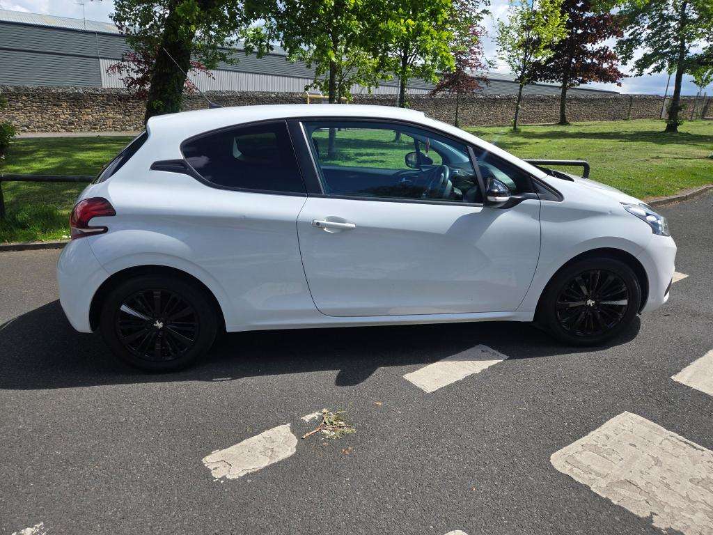 2017 PEUGEOT 208 2017 PEUGEOT 208