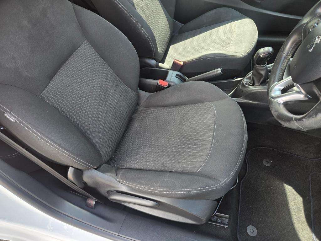 2017 PEUGEOT 208 2017 PEUGEOT 208