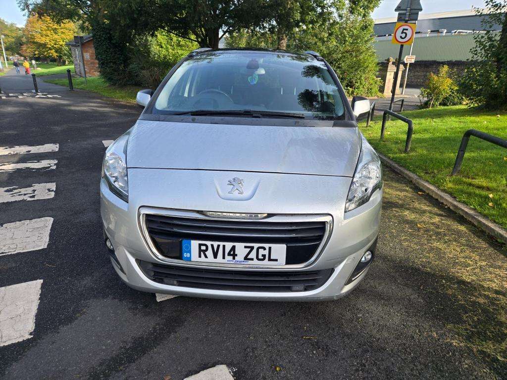 A 2014 PEUGEOT 5008 Allure Hdi A 2014 PEUGEOT 5008 Allure Hdi