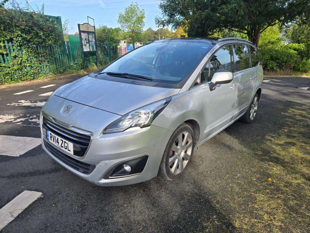 A 2014 PEUGEOT 5008 Allure Hdi A 2014 PEUGEOT 5008 Allure Hdi