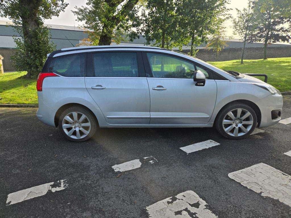 2014 PEUGEOT 5008 2014 PEUGEOT 5008