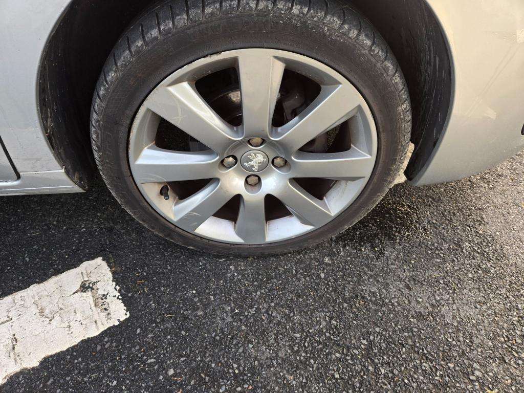 2014 PEUGEOT 5008 2014 PEUGEOT 5008