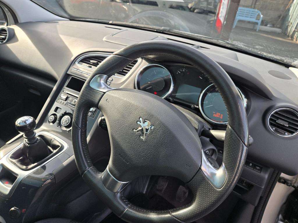 2014 PEUGEOT 5008 2014 PEUGEOT 5008
