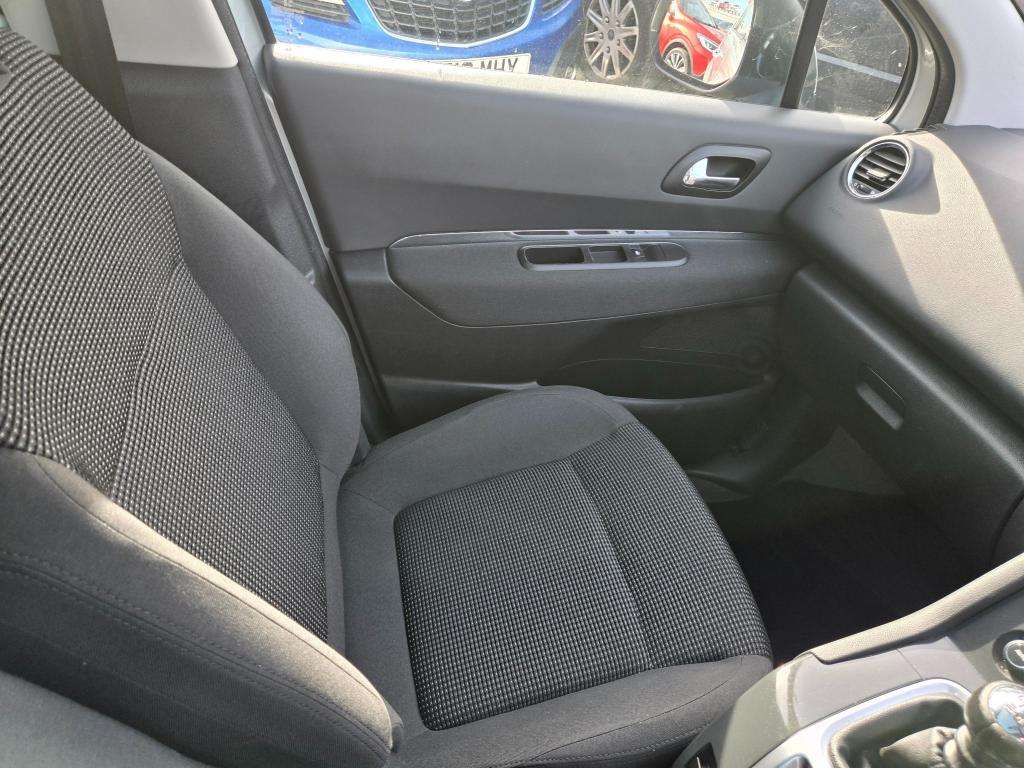 2014 PEUGEOT 5008 2014 PEUGEOT 5008