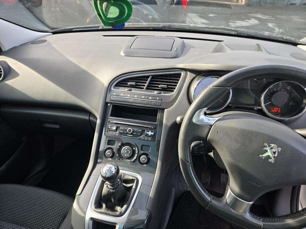2014 PEUGEOT 5008 2014 PEUGEOT 5008