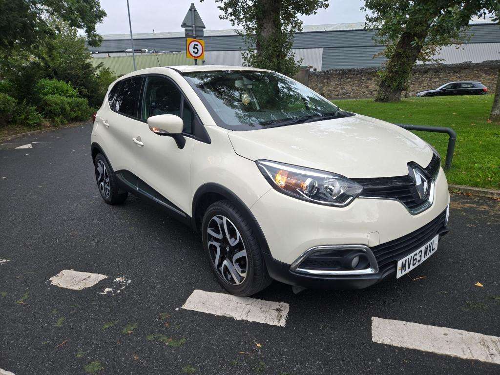 A 2013 RENAULT CAPTUR Dynamique Medianav Energy Tce S/s A 2013 RENAULT CAPTUR Dynamique Medianav Energy Tce S/s