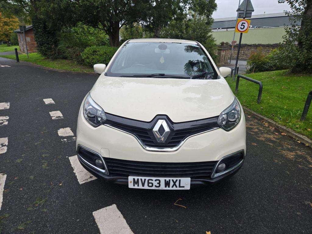A 2013 RENAULT CAPTUR Dynamique Medianav Energy Tce S/s A 2013 RENAULT CAPTUR Dynamique Medianav Energy Tce S/s