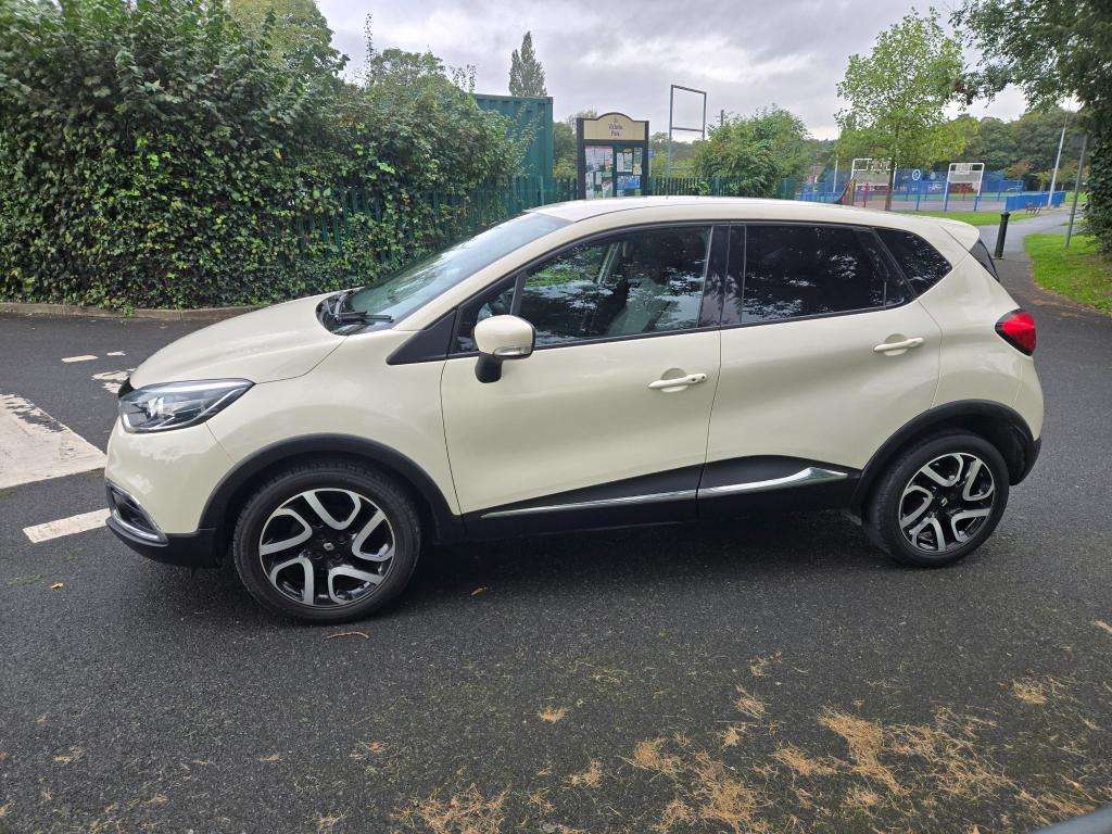 A 2013 RENAULT CAPTUR Dynamique Medianav Energy Tce S/s A 2013 RENAULT CAPTUR Dynamique Medianav Energy Tce S/s