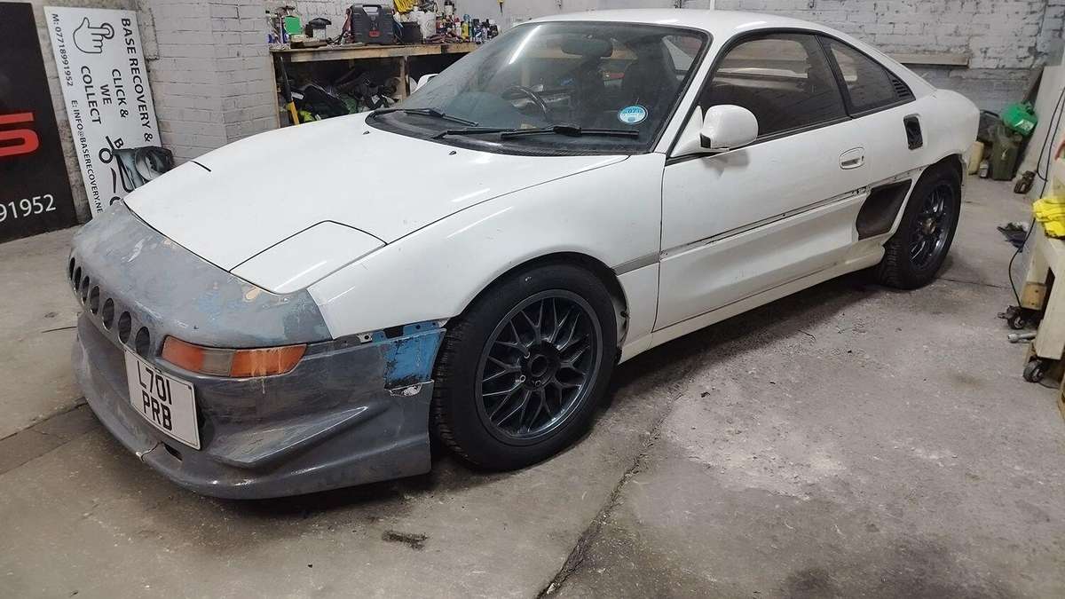 Check out this Toyota Mr2 2003 Petrol Manual