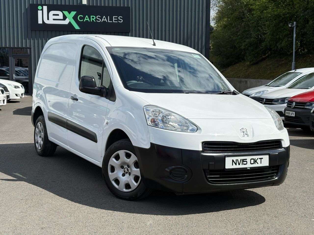 A 2015 PEUGEOT PARTNER 1.6 HDi 850 S 4dr Diesel Manual L1 (132 g/km, 90 bhp) A 2015 PEUGEOT PARTNER 1.6 HDi 850 S 4dr Diesel Manual L1 (132 g/km, 90 bhp)