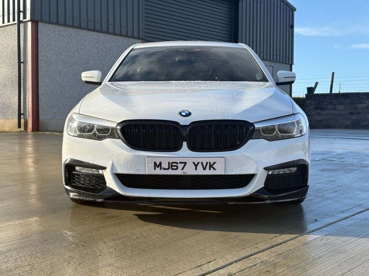 A 2017 BMW 5 SERIES 2.0 520d M Sport Saloon 4dr Diesel Auto Euro 6 (s/s) (190 ps) Tech Pack | 7 A 2017 BMW 5 SERIES 2.0 520d M Sport Saloon 4dr Diesel Auto Euro 6 (s/s) (190 ps) Tech Pack | 7