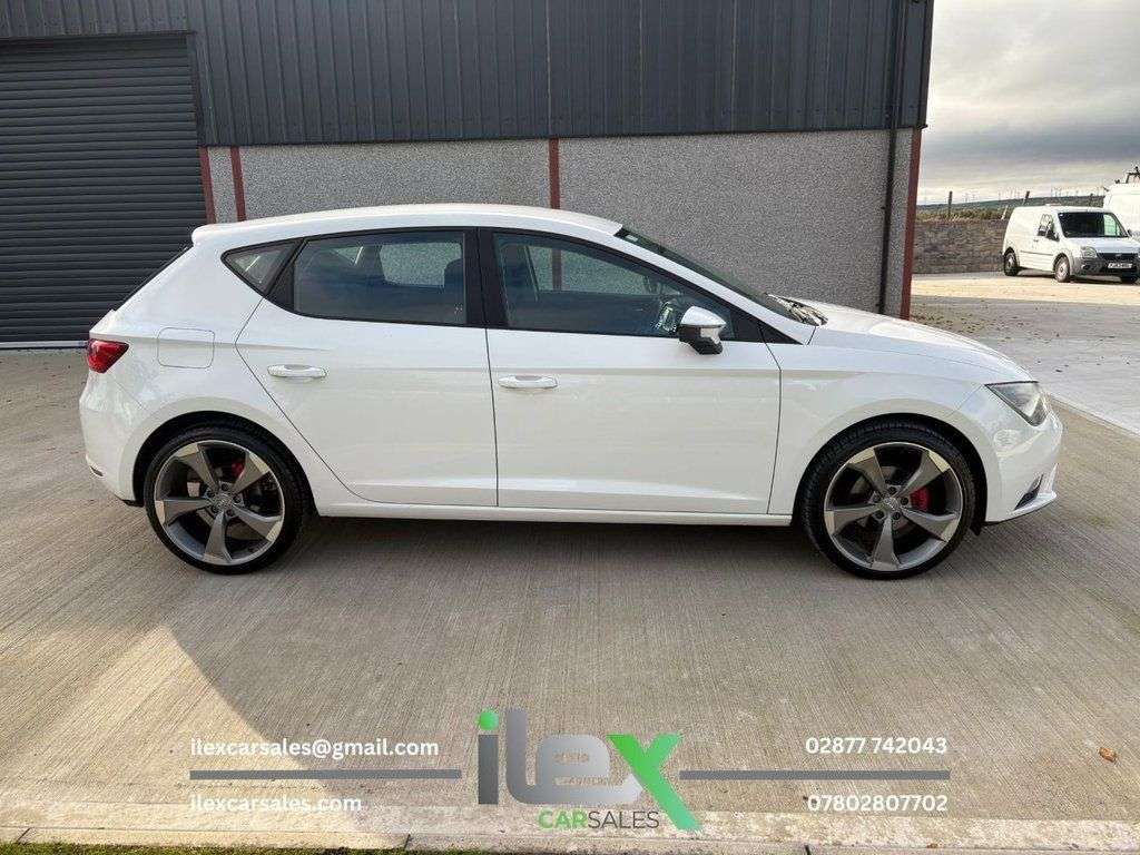 A 2014 SEAT LEON 1.6 TDI CR SE Hatchback 5dr Diesel Manual Euro 5 (s/s) (105 ps) 1.6 TDI | 1 A 2014 SEAT LEON 1.6 TDI CR SE Hatchback 5dr Diesel Manual Euro 5 (s/s) (105 ps) 1.6 TDI | 1