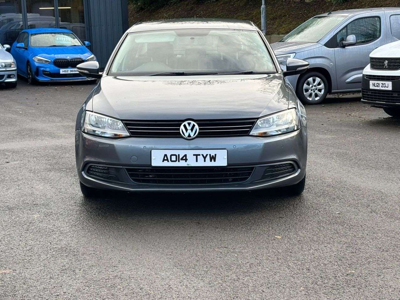 A 2014 VOLKSWAGEN JETTA 1.6 TDI BlueMotion Tech SE Saloon 4dr Diesel DSG Euro 5 (s/s) (105 ps) A 2014 VOLKSWAGEN JETTA 1.6 TDI BlueMotion Tech SE Saloon 4dr Diesel DSG Euro 5 (s/s) (105 ps)