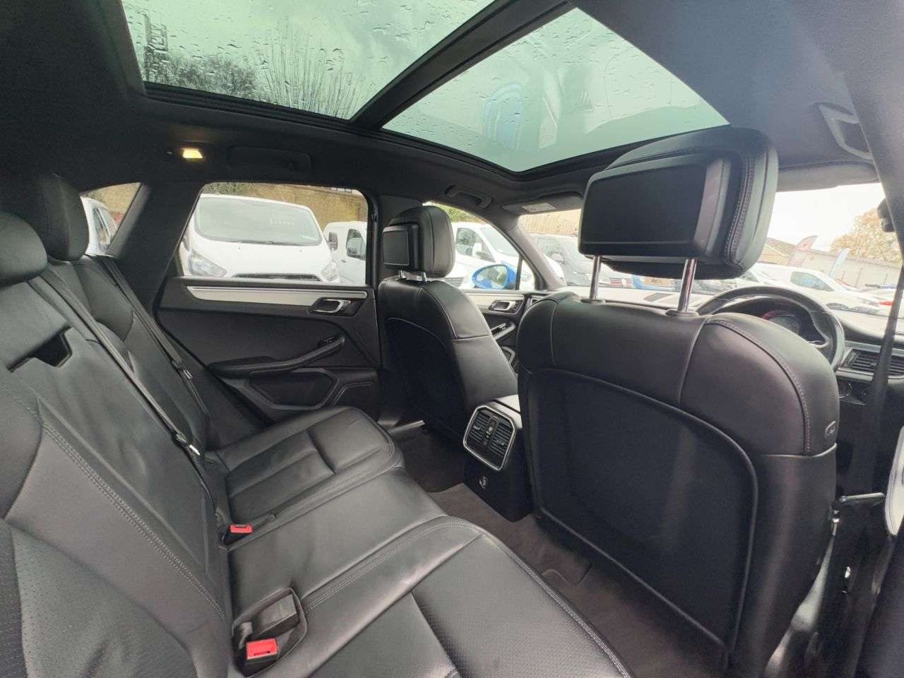 2017 PORSCHE MACAN 2017 PORSCHE MACAN