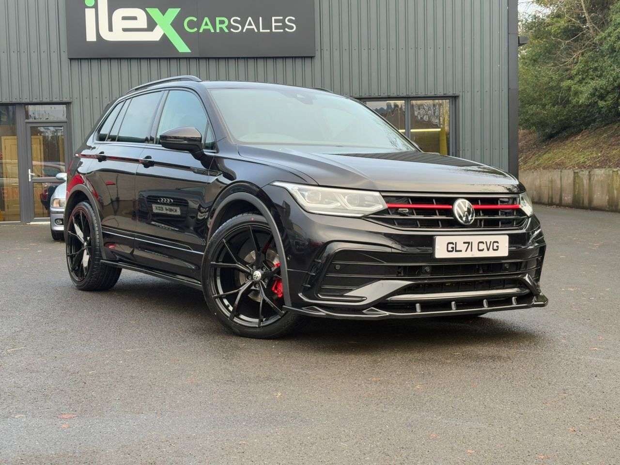 A 2021 VOLKSWAGEN TIGUAN 2.0 TDI R-Line SUV 5dr Diesel DSG 4Motion Euro 6 (s/s) (150 ps) 4Motion A 2021 VOLKSWAGEN TIGUAN 2.0 TDI R-Line SUV 5dr Diesel DSG 4Motion Euro 6 (s/s) (150 ps) 4Motion