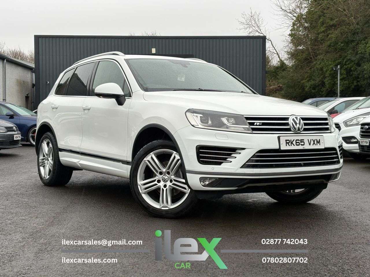 A 2015 VOLKSWAGEN TOUAREG 3.0 TDI V6 BlueMotion Tech R-Line SUV 5dr Diesel Tiptronic 4WD Euro 6 (s/s) A 2015 VOLKSWAGEN TOUAREG 3.0 TDI V6 BlueMotion Tech R-Line SUV 5dr Diesel Tiptronic 4WD Euro 6 (s/s)