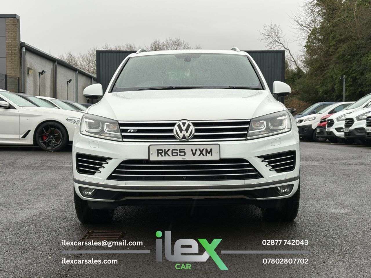 A 2015 VOLKSWAGEN TOUAREG 3.0 TDI V6 BlueMotion Tech R-Line SUV 5dr Diesel Tiptronic 4WD Euro 6 (s/s) A 2015 VOLKSWAGEN TOUAREG 3.0 TDI V6 BlueMotion Tech R-Line SUV 5dr Diesel Tiptronic 4WD Euro 6 (s/s)