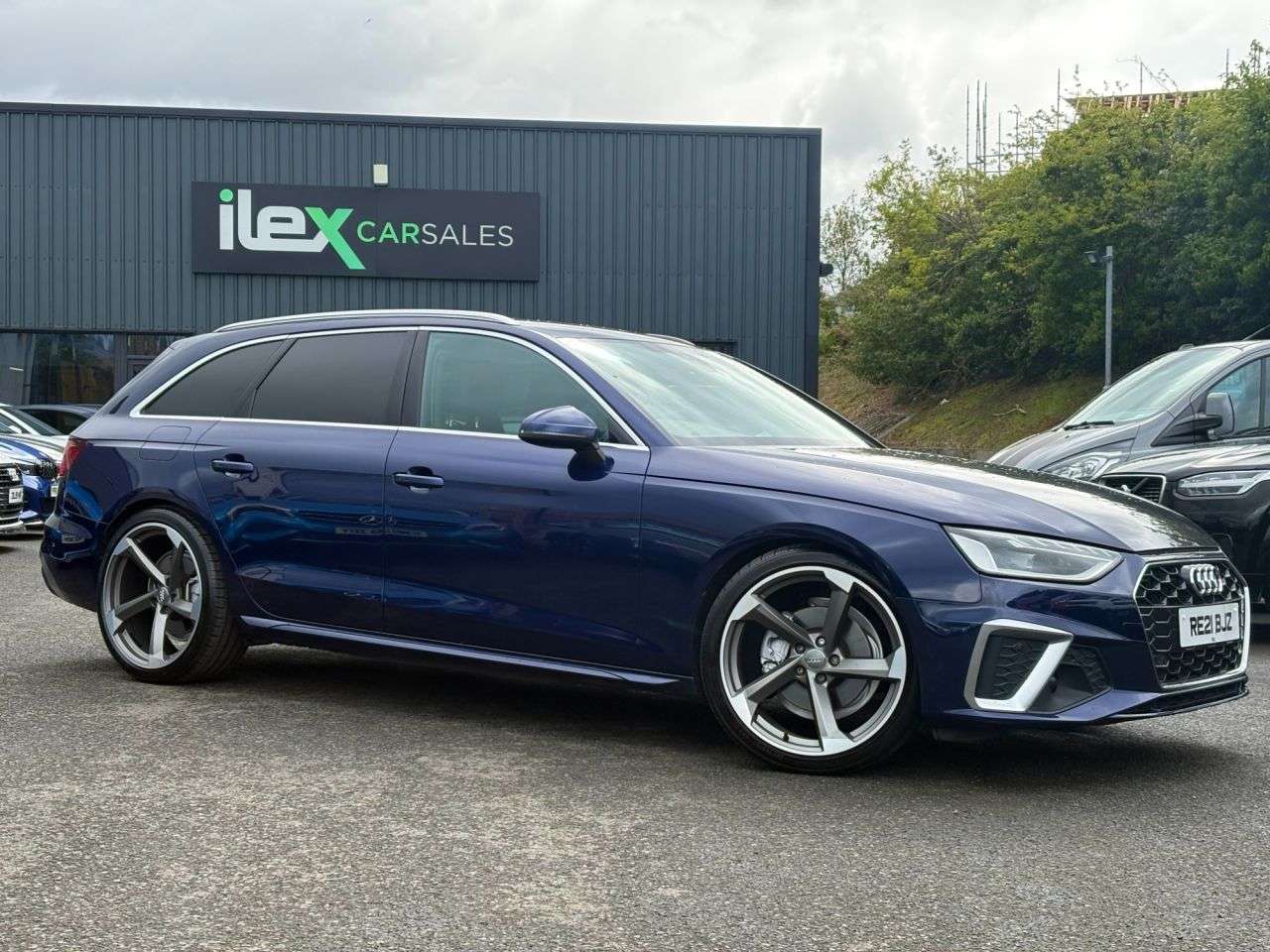 A 2021 AUDI A4 AVANT 2.0 TDI 35 S line Estate 5dr Diesel S Tronic Euro 6 (s/s) (163 ps) 163PS | A 2021 AUDI A4 AVANT 2.0 TDI 35 S line Estate 5dr Diesel S Tronic Euro 6 (s/s) (163 ps) 163PS |
