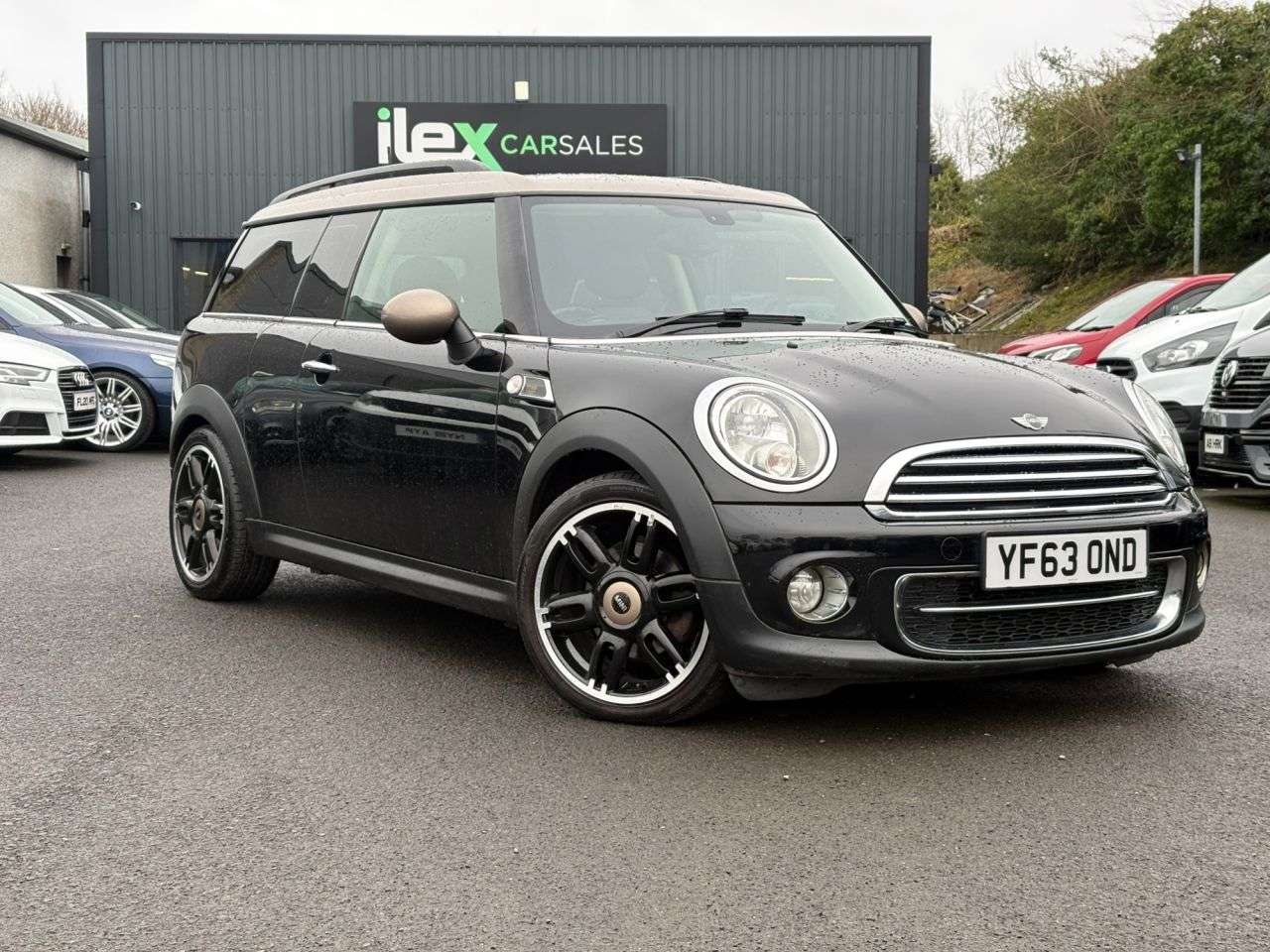 A 2013 MINI CLUBMAN 1.6 Cooper D Bond Street Estate 5dr Diesel Manual Euro 5 (s/s) (112 ps) Coo A 2013 MINI CLUBMAN 1.6 Cooper D Bond Street Estate 5dr Diesel Manual Euro 5 (s/s) (112 ps) Coo