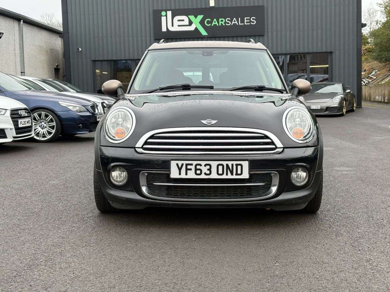 A 2013 MINI CLUBMAN 1.6 Cooper D Bond Street Estate 5dr Diesel Manual Euro 5 (s/s) (112 ps) Coo A 2013 MINI CLUBMAN 1.6 Cooper D Bond Street Estate 5dr Diesel Manual Euro 5 (s/s) (112 ps) Coo