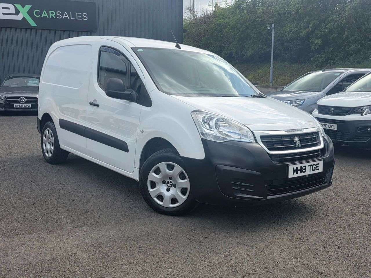 A 2018 PEUGEOT PARTNER 1.6 BlueHDi 854 Professional Panel Van 5dr Diesel Manual L1 (112 g/km, 97.6 A 2018 PEUGEOT PARTNER 1.6 BlueHDi 854 Professional Panel Van 5dr Diesel Manual L1 (112 g/km, 97.6