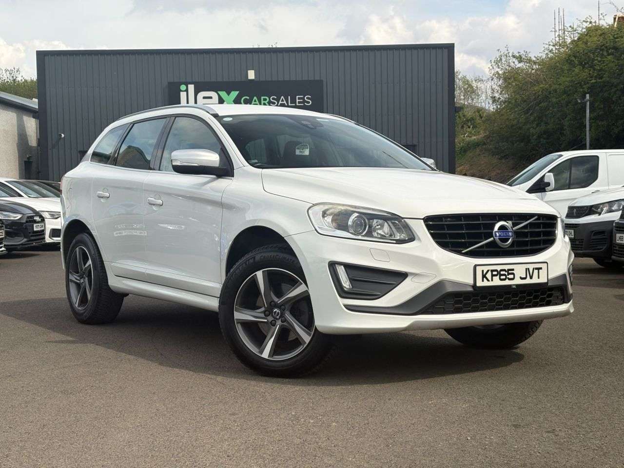A 2015 VOLVO XC60 2.4 D4 R-Design Lux Nav SUV 5dr Diesel Auto AWD Euro 6 (s/s) (190 ps) AWD | A 2015 VOLVO XC60 2.4 D4 R-Design Lux Nav SUV 5dr Diesel Auto AWD Euro 6 (s/s) (190 ps) AWD |