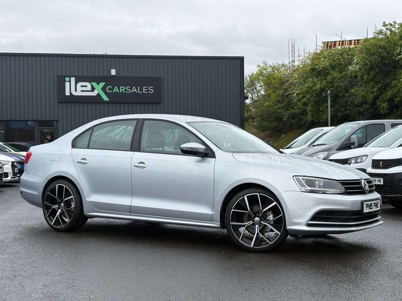 A 2015 VOLKSWAGEN JETTA 2.0 TDI BlueMotion Tech SE Saloon 4dr Diesel Manual Euro 6 (s/s) (110 ps) L A 2015 VOLKSWAGEN JETTA 2.0 TDI BlueMotion Tech SE Saloon 4dr Diesel Manual Euro 6 (s/s) (110 ps) L