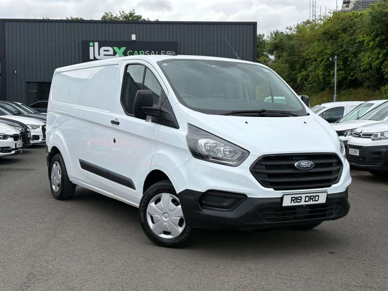 A 2020 FORD TRANSIT CUSTOM 2.0 300 EcoBlue Leader Panel Van 5dr Diesel Manual L2 H1 Euro 6 (s/s) (105 A 2020 FORD TRANSIT CUSTOM 2.0 300 EcoBlue Leader Panel Van 5dr Diesel Manual L2 H1 Euro 6 (s/s) (105