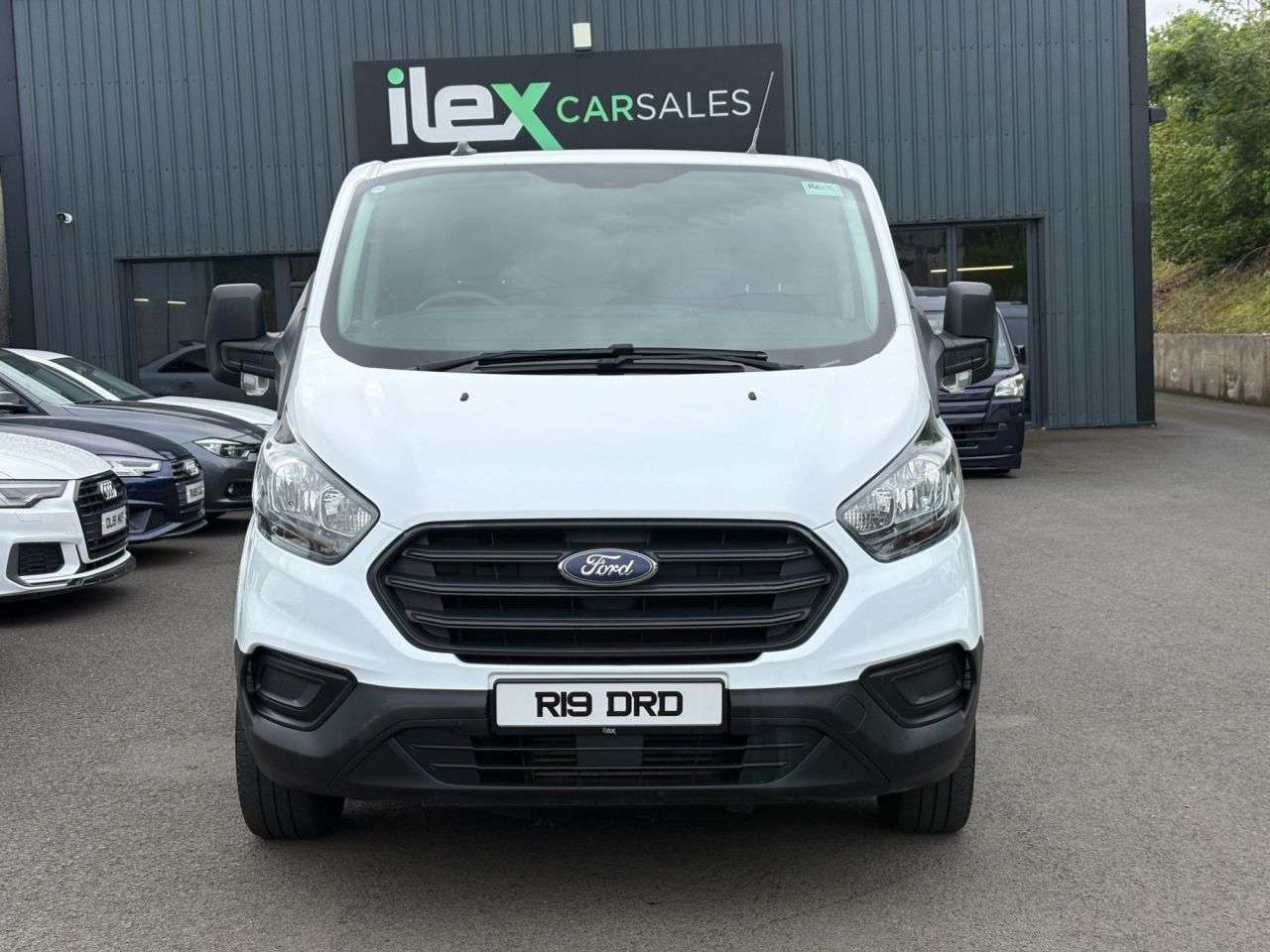 A 2020 FORD TRANSIT CUSTOM 2.0 300 EcoBlue Leader Panel Van 5dr Diesel Manual L2 H1 Euro 6 (s/s) (105 A 2020 FORD TRANSIT CUSTOM 2.0 300 EcoBlue Leader Panel Van 5dr Diesel Manual L2 H1 Euro 6 (s/s) (105