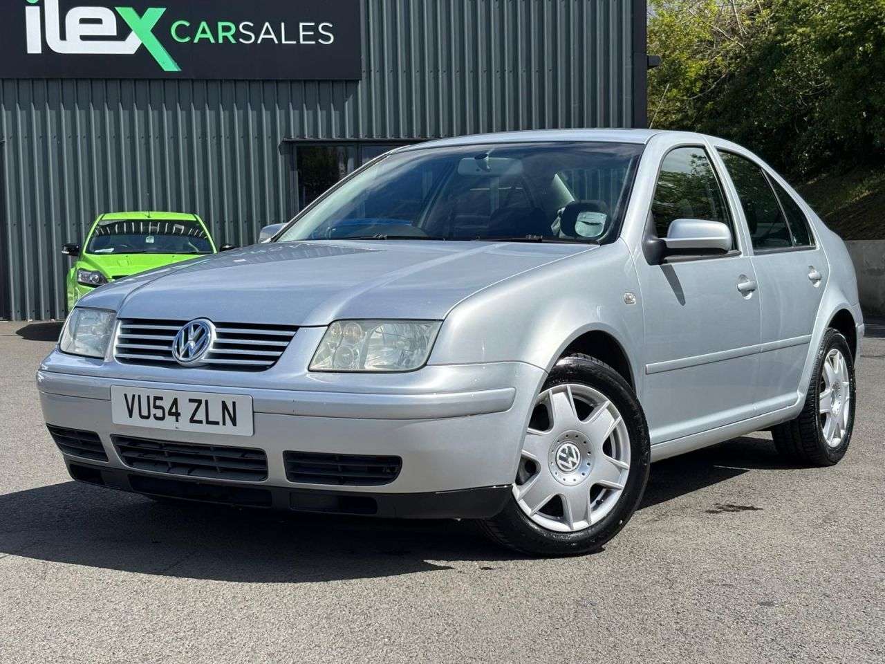 A 2004 VOLKSWAGEN BORA 1.9 TDI PD Sport Saloon 4dr Diesel Manual (149 g/km, 150 bhp) A 2004 VOLKSWAGEN BORA 1.9 TDI PD Sport Saloon 4dr Diesel Manual (149 g/km, 150 bhp)