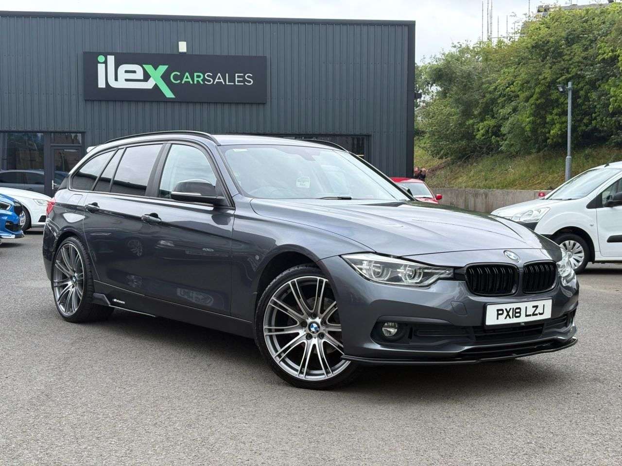A 2018 BMW 3 SERIES 2.0 320d SE Touring 5dr Diesel Manual xDrive Euro 6 (s/s) (190 ps) xDrive | A 2018 BMW 3 SERIES 2.0 320d SE Touring 5dr Diesel Manual xDrive Euro 6 (s/s) (190 ps) xDrive |