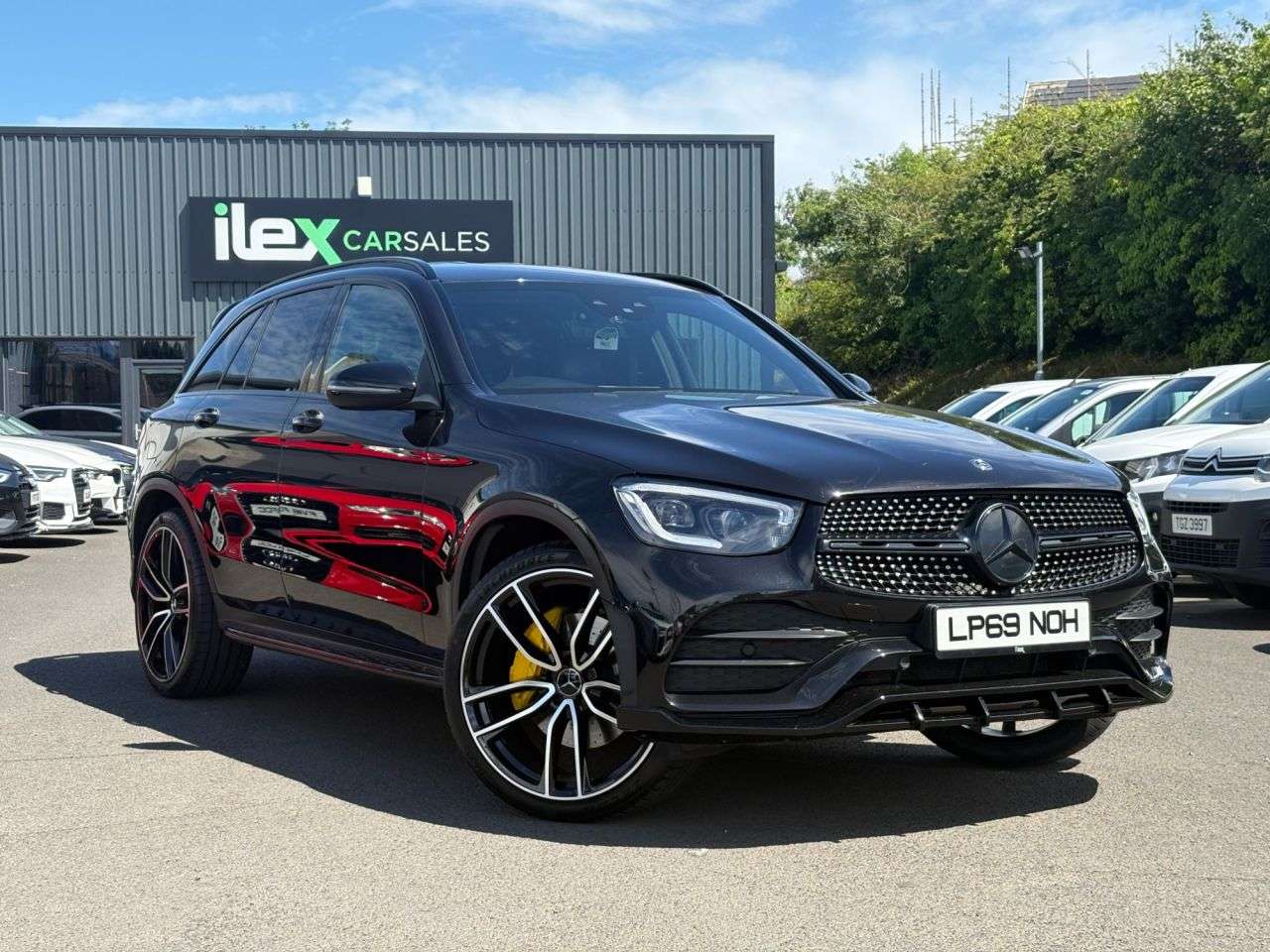 A 2019 MERCEDES-BENZ GLC 2.0 GLC300d AMG Line (Premium) SUV 5dr Diesel G-Tronic+ 4MATIC Euro 6 (s/s) A 2019 MERCEDES-BENZ GLC 2.0 GLC300d AMG Line (Premium) SUV 5dr Diesel G-Tronic+ 4MATIC Euro 6 (s/s)