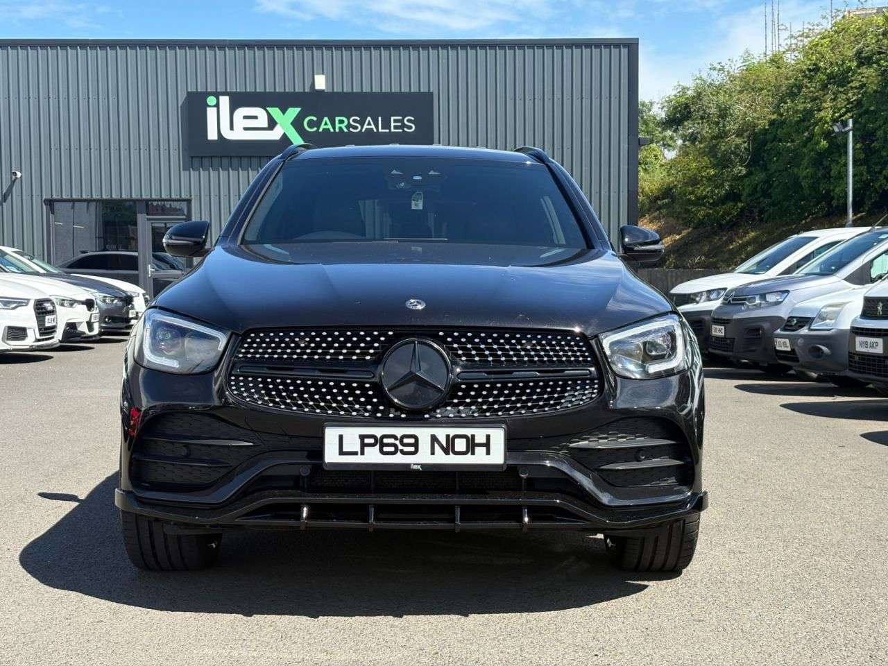 A 2019 MERCEDES-BENZ GLC 2.0 GLC300d AMG Line (Premium) SUV 5dr Diesel G-Tronic+ 4MATIC Euro 6 (s/s) A 2019 MERCEDES-BENZ GLC 2.0 GLC300d AMG Line (Premium) SUV 5dr Diesel G-Tronic+ 4MATIC Euro 6 (s/s)