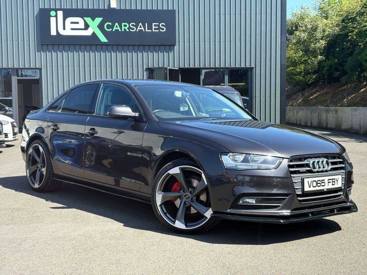 A 2015 AUDI A4 2.0 TDI SE Technik Saloon 4dr Diesel Manual quattro Euro 5 (s/s) (177 ps) q A 2015 AUDI A4 2.0 TDI SE Technik Saloon 4dr Diesel Manual quattro Euro 5 (s/s) (177 ps) q
