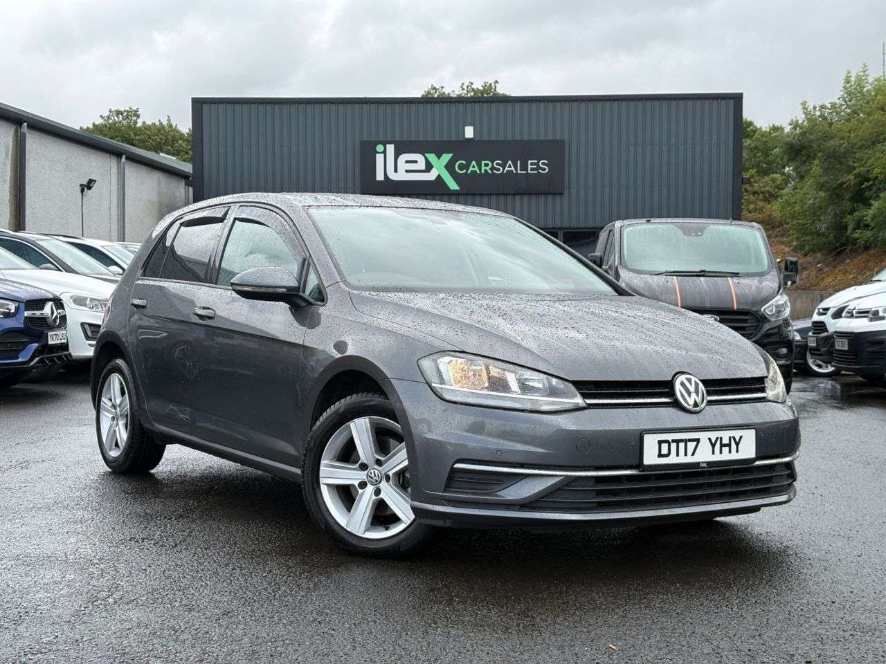 A 2017 VOLKSWAGEN GOLF 1.6 TDI BlueMotion Tech SE Nav Hatchback 5dr Diesel Manual Euro 6 (s/s) (11 A 2017 VOLKSWAGEN GOLF 1.6 TDI BlueMotion Tech SE Nav Hatchback 5dr Diesel Manual Euro 6 (s/s) (11