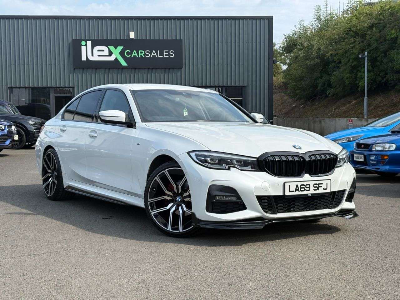 A 2020 BMW 3 SERIES 2.0 320d M Sport Saloon 4dr Diesel Auto xDrive Euro 6 (s/s) (190 ps) 190PS A 2020 BMW 3 SERIES 2.0 320d M Sport Saloon 4dr Diesel Auto xDrive Euro 6 (s/s) (190 ps) 190PS