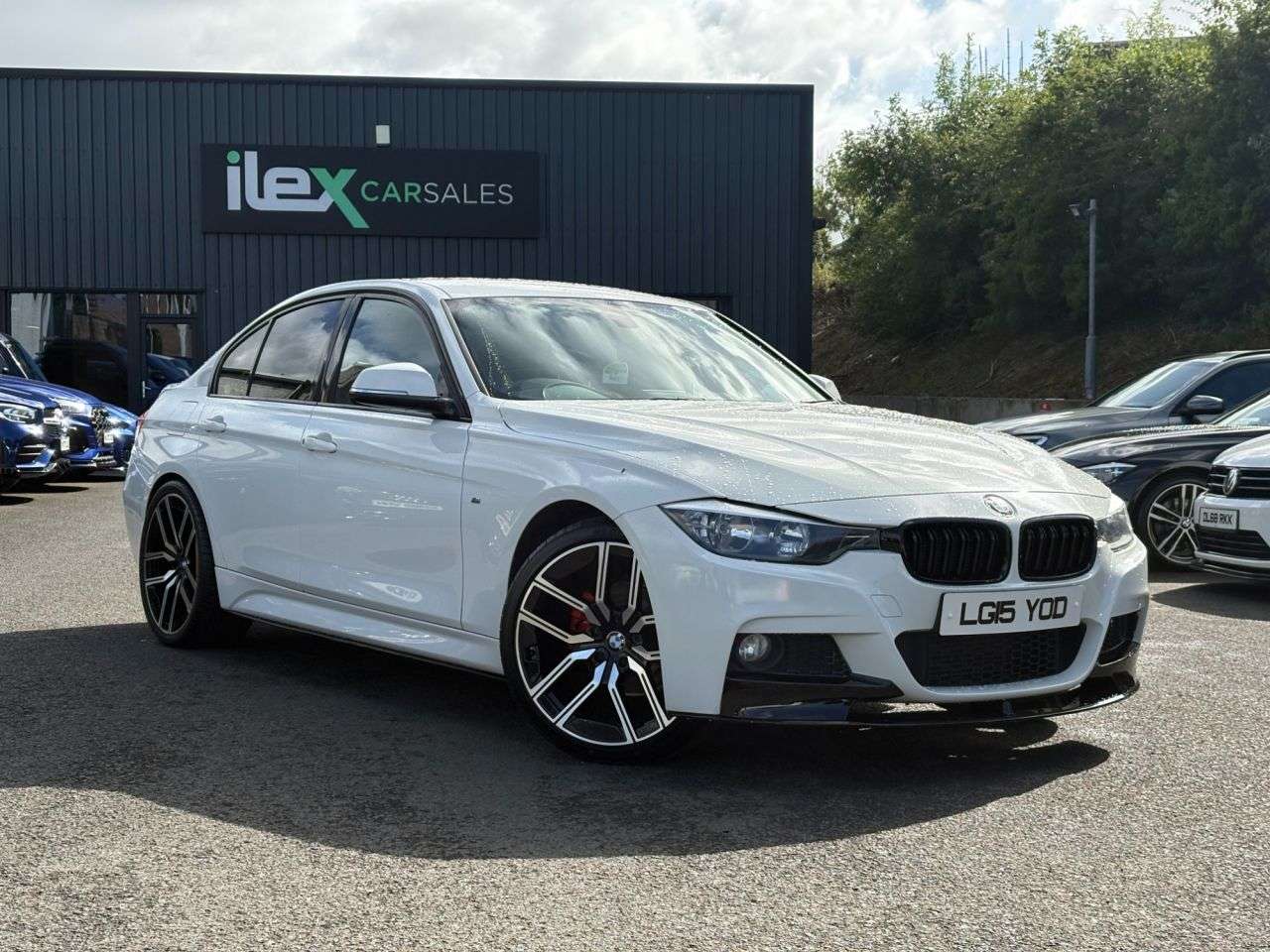 A 2015 BMW 3 SERIES 2.0 318d M Sport Saloon 4dr Diesel Manual Euro 5 (s/s) (143 ps) 141PS | Man A 2015 BMW 3 SERIES 2.0 318d M Sport Saloon 4dr Diesel Manual Euro 5 (s/s) (143 ps) 141PS | Man