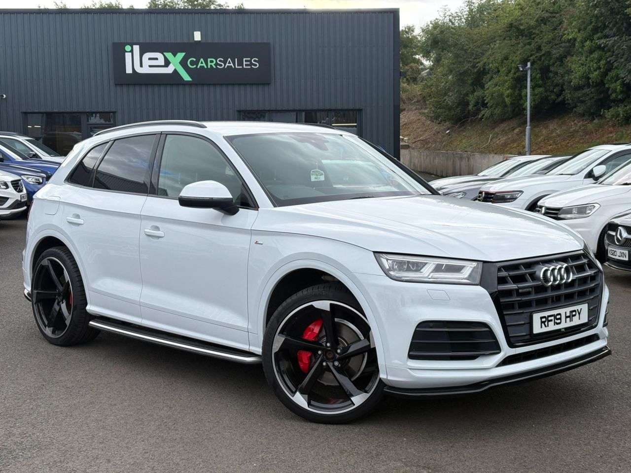 A 2019 AUDI Q5 2.0 TDI 40 S line SUV 5dr Diesel S Tronic quattro Euro 6 (s/s) (190 ps) 190 A 2019 AUDI Q5 2.0 TDI 40 S line SUV 5dr Diesel S Tronic quattro Euro 6 (s/s) (190 ps) 190