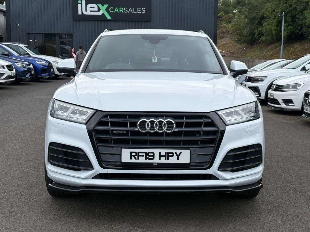 A 2019 AUDI Q5 2.0 TDI 40 S line SUV 5dr Diesel S Tronic quattro Euro 6 (s/s) (190 ps) 190 A 2019 AUDI Q5 2.0 TDI 40 S line SUV 5dr Diesel S Tronic quattro Euro 6 (s/s) (190 ps) 190