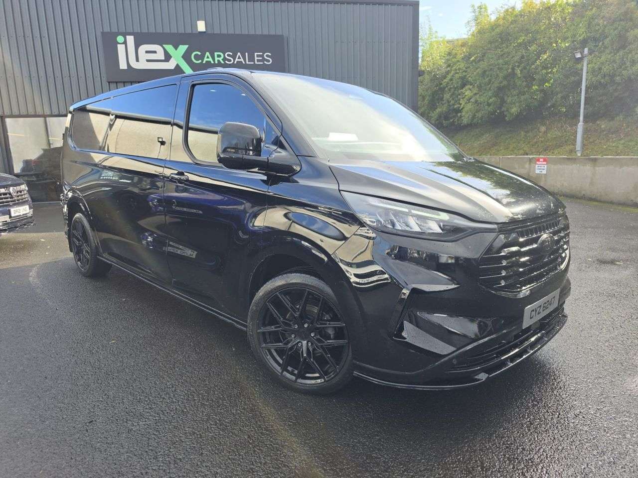 A 2024 FORD TRANSIT CUSTOM 2.0 300 EcoBlue Limited Panel Van 5dr Diesel Auto L2 H1 Euro 6 (s/s) (170 p A 2024 FORD TRANSIT CUSTOM 2.0 300 EcoBlue Limited Panel Van 5dr Diesel Auto L2 H1 Euro 6 (s/s) (170 p