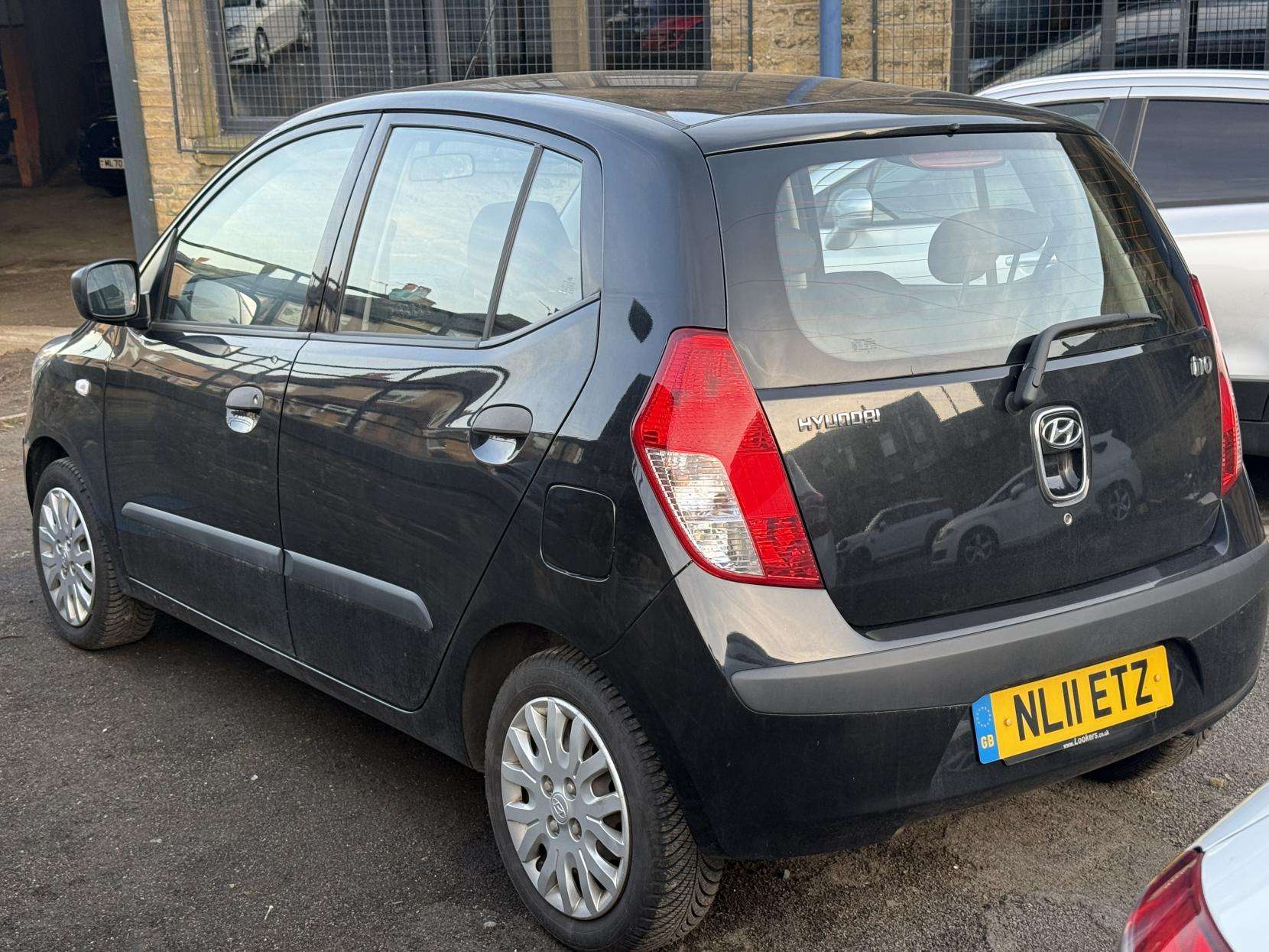 A 2011 HYUNDAI I10 1.2 Classic Hatchback 5dr Petrol Manual Euro 4 (77 bhp) A 2011 HYUNDAI I10 1.2 Classic Hatchback 5dr Petrol Manual Euro 4 (77 bhp)