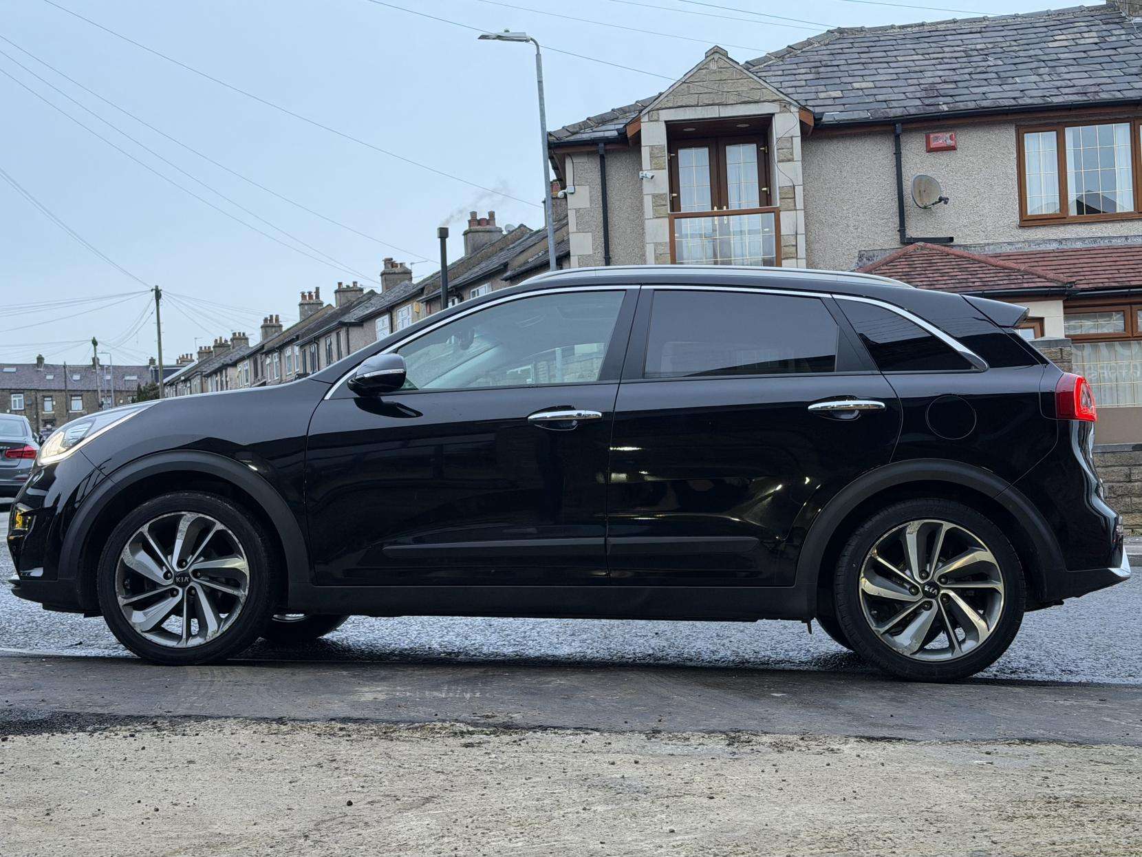 A 2019 KIA NIRO 1.6h GDi GPF 4 SUV 5dr Petrol Hybrid DCT Euro 6 (s/s) ( 16in Alloy) (139 bhp) A 2019 KIA NIRO 1.6h GDi GPF 4 SUV 5dr Petrol Hybrid DCT Euro 6 (s/s) ( 16in Alloy) (139 bhp)